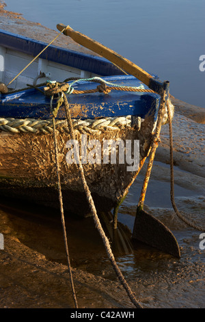 Eine Studie eines Bootes in Dornweiler Creek in North Norfolk, England Stockfoto