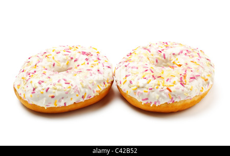 zwei Zucker glasierte Donuts in Streuseln isoliert auf weiss bedeckt Stockfoto