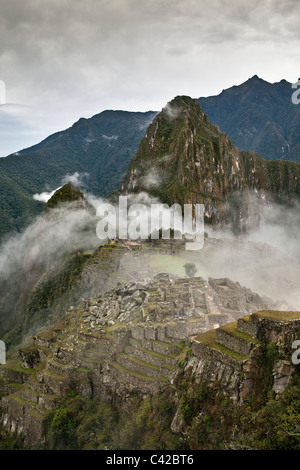 Peru, Aguas Calientes, Machu Picchu.15th-Jahrhundert Inkastätte liegt 2.430 Meter (7.970 ft) über dem Meeresspiegel. Stockfoto