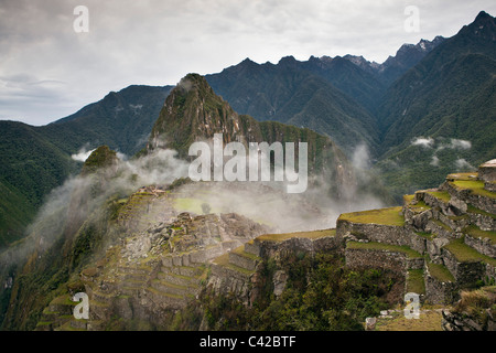 Peru, Aguas Calientes, Machu Picchu.15th-Jahrhundert Inkastätte liegt 2.430 Meter (7.970 ft) über dem Meeresspiegel. Stockfoto