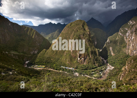 Peru, Inka-Stätte des 15. Jahrhunderts gelegen 2.430 Meter (7.970 ft) über dem Meeresspiegel. Stockfoto