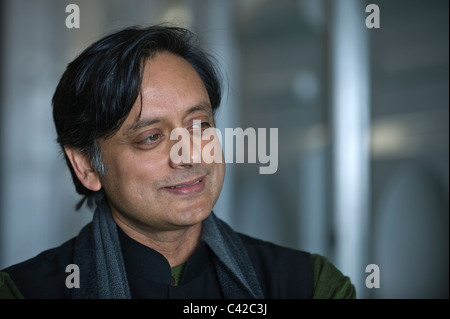 Shashi Tharoor indische Schriftstellerin und Politikerin abgebildet bei Hay Festival 2011 Stockfoto