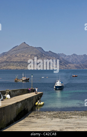 Passagierschiff Bella Jane kommt in Elgol Pier Rückkehr von einer Reise zum Loch Coruisk im Cuillin Hills auf Skye Schottland Stockfoto