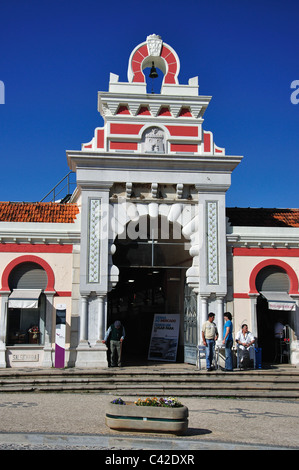 Eintritt zum Markt von Loulé, Praca da Republica, Loulé, Algarve-Region, Portugal Stockfoto