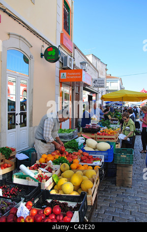 Obststand, Markt von Loulé, Praca da Republica, Loulé, Algarve-Region, Portugal Stockfoto