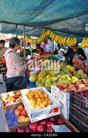 Marktstand Obst, Loulé Markt, Loulé, Algarve Region, Portugal Stockfoto