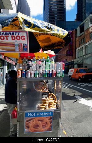 Hot Dog Brezel Stall New York Stockfoto