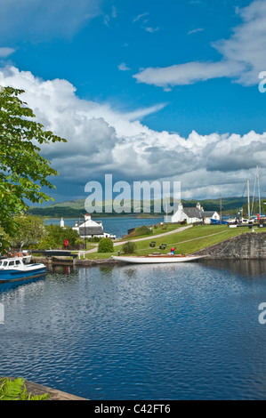 Boote im Becken bei Crinan Crinan Canal Argyll & Bute Schottland Stockfoto