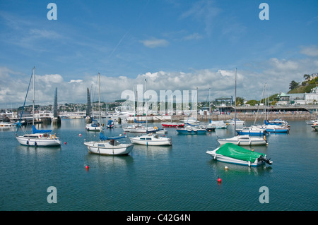 Boote & Yachten im Inneren Hafen Torquay Devon England Stockfoto