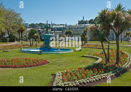 Palmen im Garten & Pavillon Torquay Devon Stockfoto