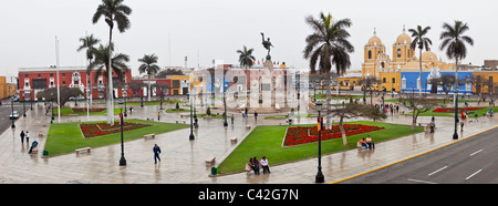 Peru, Trujillo, Plaza de Armas, Kathedrale. Stockfoto