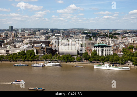 Luftaufnahme von London aus die Southbank, Blick nach Norden in Richtung HMS Wellington vertäut am Victoria Embankment, London, UK. Stockfoto