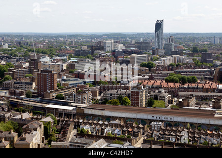 Luftaufnahme von London aus die Southbank, Blick nach Süden in Richtung der Elefant & Burg. Stockfoto