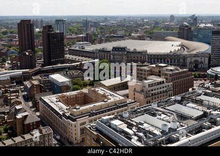 Luftaufnahme von Waterloo Bahnhof aus Southbank, London, England, Großbritannien. Stockfoto