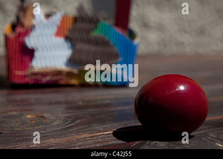 Rot gefärbten Ostereier in Griechenland, als Symbol für das Blut Christi. Stockfoto