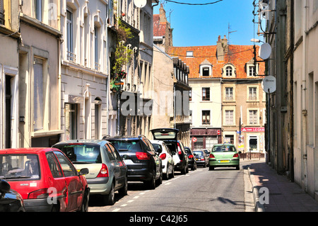 Rue Simoneau eine Seitenstraße der Grande Rue im Stadtzentrum von Boulogne sur mer, Frankreich EU Stockfoto