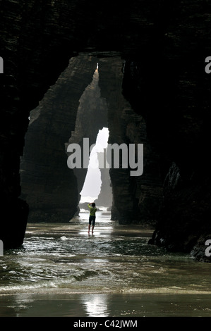 Spanien, Galicien: Naturstein "Kathedralen" am Strand "Praia als Catedrais aufsuchen" Stockfoto