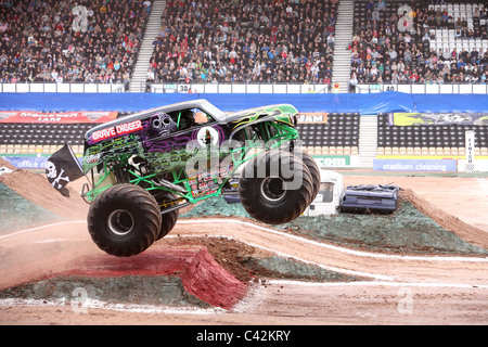 Monster-Trucks im Derby Pride park Stockfoto