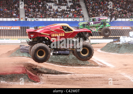 Monster-Trucks im Derby Pride park Stockfoto