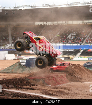 Monster-Trucks im Derby Pride park Stockfoto