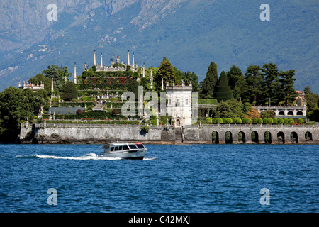 Isola Bella und den Park vom See gesehen. Der berühmte See Maggiore Insel, eine der Borromäischen Inseln. Stockfoto