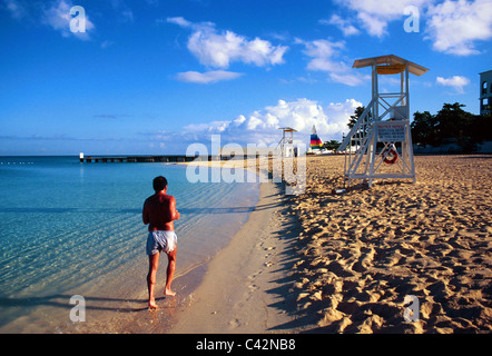 Am frühen Morgen Läufer, Ärzte Cave Beach, Montego Bay, Jamaika Stockfoto