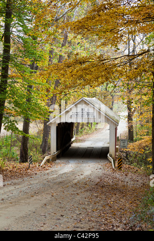 Zacke Cox Covered Bridge entstand im Jahre 1908 Span Rock laufen oder Eisen Run Creek in Bradford Station im Parke County, Indiana, USA Stockfoto