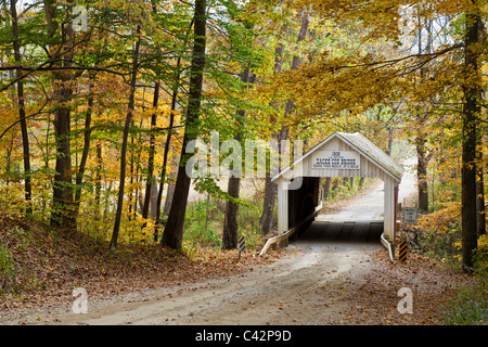 Zacke Cox Covered Bridge entstand im Jahre 1908 Span Rock laufen oder Eisen Run Creek in Bradford Station im Parke County, Indiana, USA Stockfoto