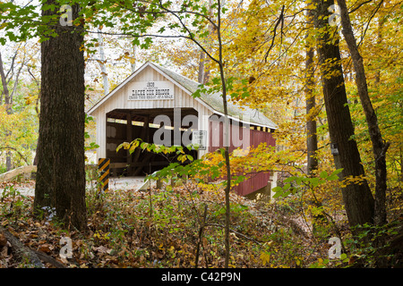 Zacke Cox Covered Bridge entstand im Jahre 1908 Span Rock laufen oder Eisen Run Creek in Bradford Station im Parke County, Indiana, USA Stockfoto