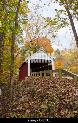 Zacke Cox Covered Bridge entstand im Jahre 1908 Span Rock laufen oder Eisen Run Creek in Bradford Station im Parke County, Indiana, USA Stockfoto