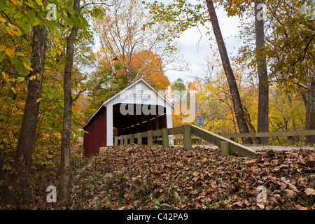 Zacke Cox Covered Bridge entstand im Jahre 1908 Span Rock laufen oder Eisen Run Creek in Bradford Station im Parke County, Indiana, USA Stockfoto