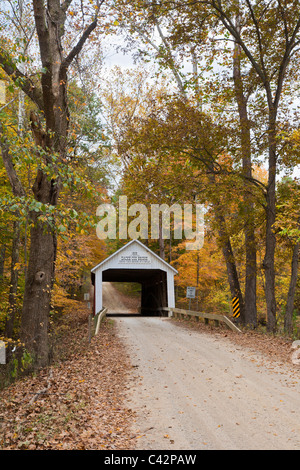 Zacke Cox Covered Bridge entstand im Jahre 1908 Span Rock laufen oder Eisen Run Creek in Bradford Station im Parke County, Indiana, USA Stockfoto