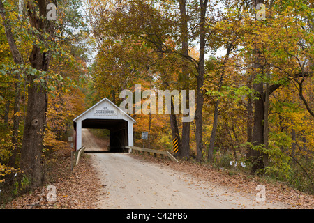 Zacke Cox Covered Bridge entstand im Jahre 1908 Span Rock laufen oder Eisen Run Creek in Bradford Station im Parke County, Indiana, USA Stockfoto