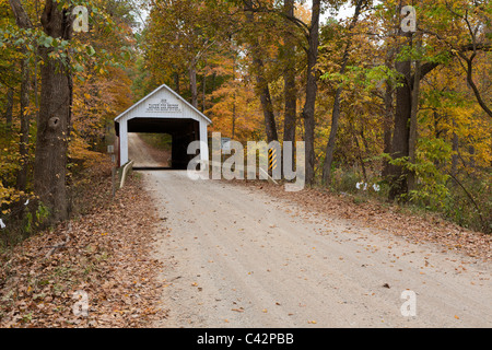 Zacke Cox Covered Bridge entstand im Jahre 1908 Span Rock laufen oder Eisen Run Creek in Bradford Station im Parke County, Indiana, USA Stockfoto