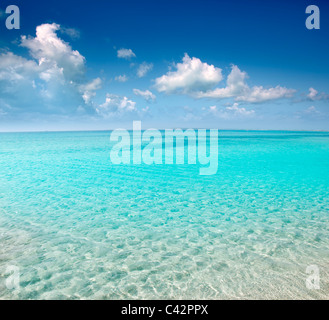 Strand perfekt weißen Sand türkisfarbenen Wasser Balearen Spanien Stockfoto