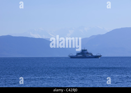 Auto Fähre von der Insel Evia nach Böotien auf dem griechischen Festland Stockfoto