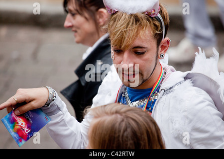 Die Parade am Birmingham Gay Pride 2011. Stockfoto