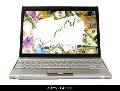 Laptop zeigt Candlestick-Chart einer Hausse, umgeben von Währungen verschiedener Länder Stockfoto