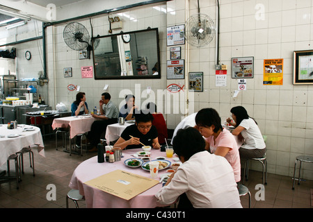 bei den segensreichen Tong Kee, Hähnchen-Reis-Restaurant in Singapur Stockfoto