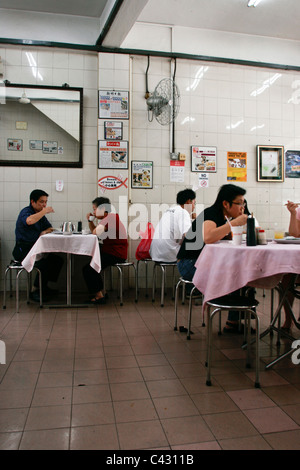 bei den segensreichen Tong Kee, Hähnchen-Reis-Restaurant in Singapur Stockfoto