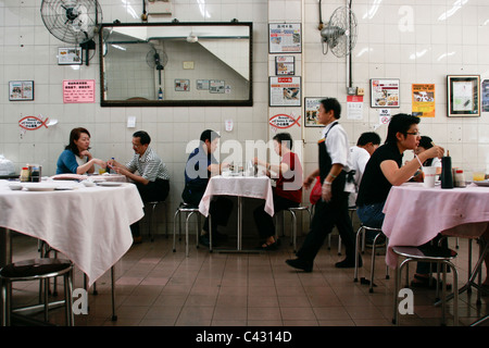 bei den segensreichen Tong Kee, Hähnchen-Reis-Restaurant in Singapur Stockfoto