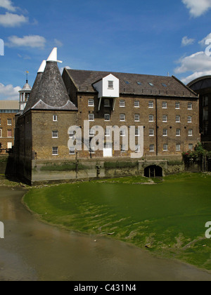 Uhr-Mühle bei Ebbe, Three Mills Island, London, England Stockfoto