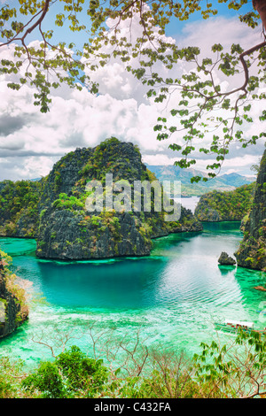 Tropischen Lagune auf dem Weg zum Kayangan See. Coron Insel Stockfoto