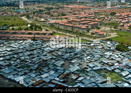 Luftaufnahme von einem Slum und Mittelklasse Vorort, Nairobi, Kenia Stockfoto