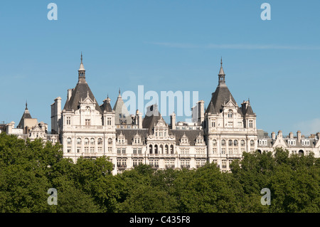 Das Royal Horseguards Hotel gesehen betrachtet aus, südlich der Themse, London, England Stockfoto