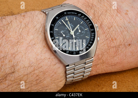 Omega Speedmaster Professional Mark II Edelstahl Swiss Chronograph Armbanduhr mit schwarzem Zifferblatt und weißen Hände JMH4896 Stockfoto