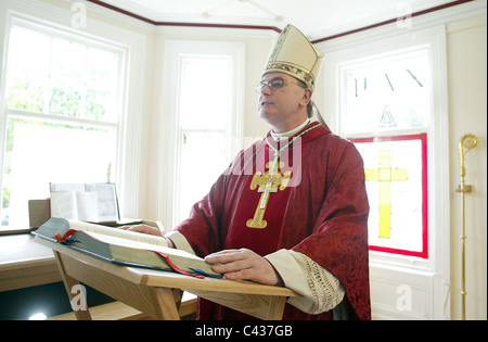 Vater Pat Buckley, ein Rebell-Priester, wurde exkommuniziert, als er als Bischof in eine unabhängige Kirche ordiniert wurde. Seine Redekunst ist Stockfoto