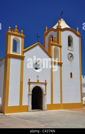 Die Kirche von Nossa Senhora da Luz, Praia da Luz, Algarve, Portugal Stockfoto