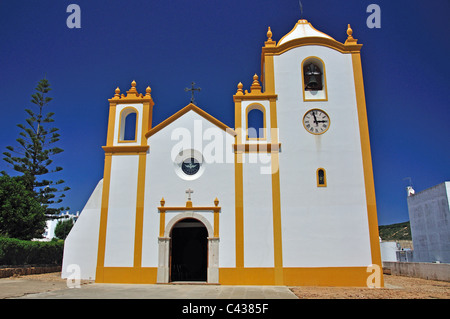 Die Kirche von Nossa Senhora da Luz, Praia da Luz, Algarve, Portugal Stockfoto