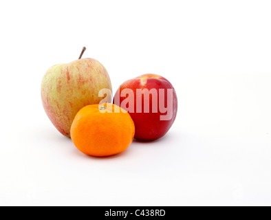 Frisches Obst isoliert auf weißem Hintergrund Stockfoto